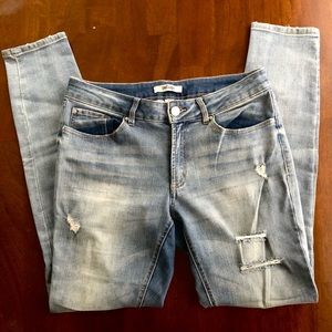 Refuge | Distressed Jeans NWOT